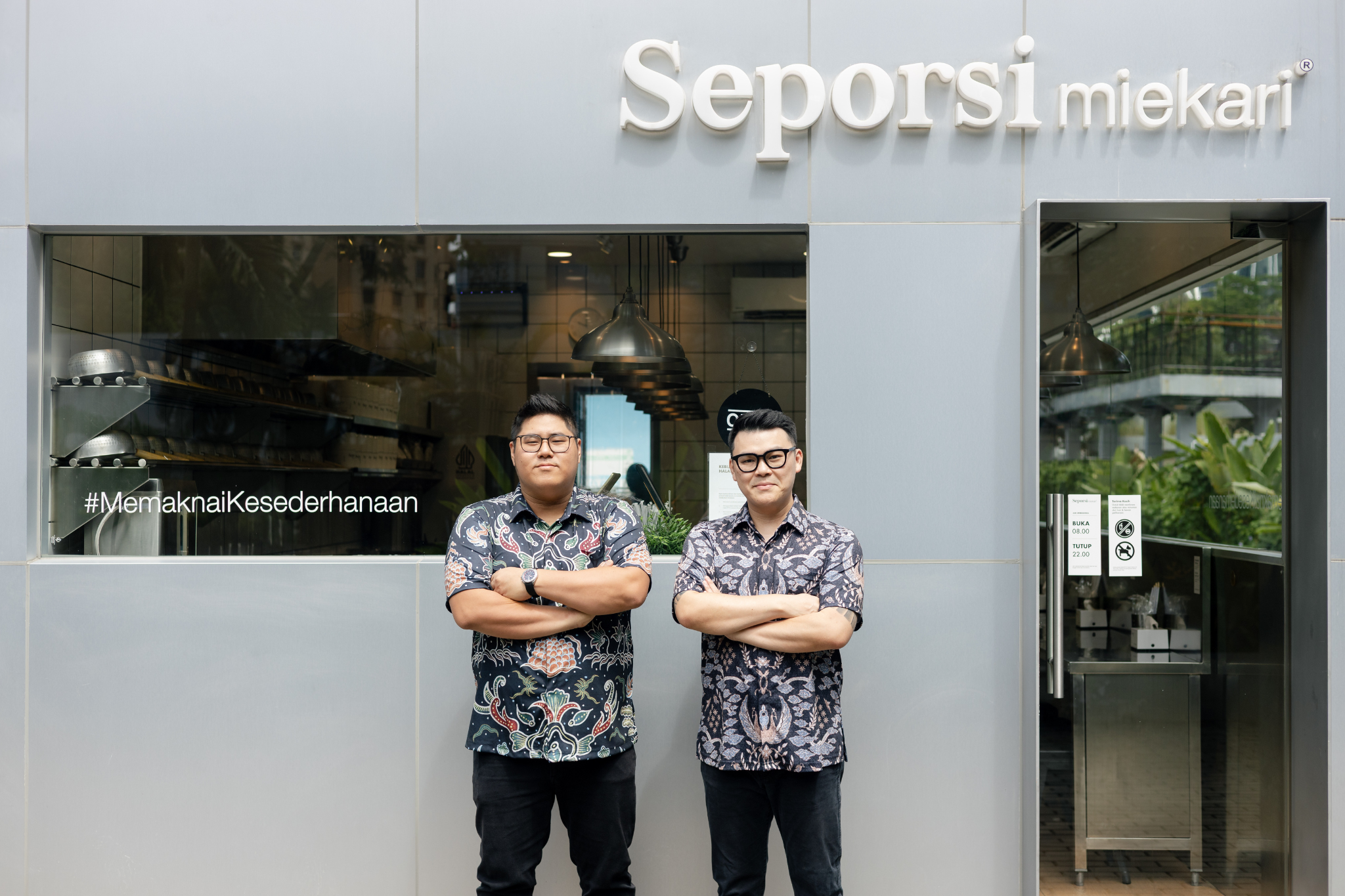 ⁠⁠Andrew Dalimartha & Mario Dalimartha: Founder Seporsi Mie Kari